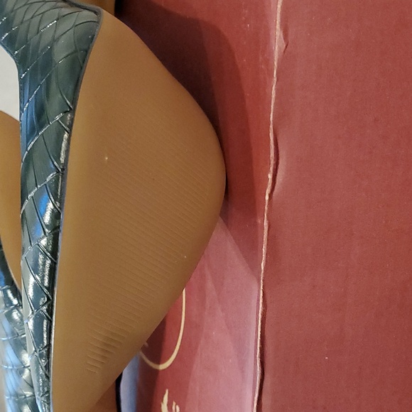 Brand New Never Worn Torgeis Daisy Pumps Dark Green Size 8 - Picture 6 of 14